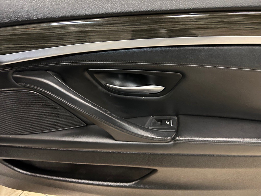 2015 BMW 5 Series Image 28