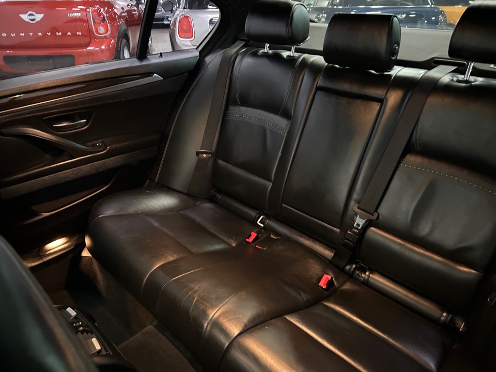 2015 BMW 5 Series Image 35