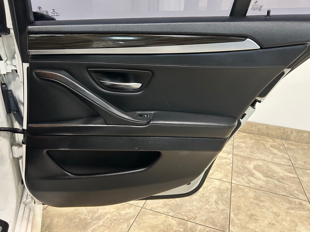 2015 BMW 5 Series Image 36