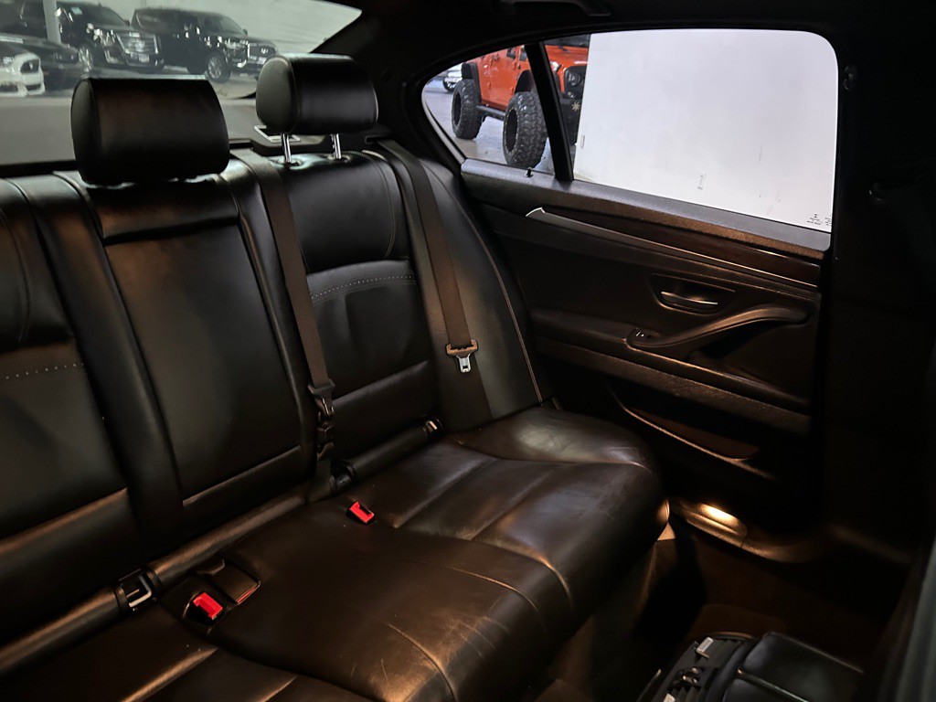 2015 BMW 5 Series Image 39