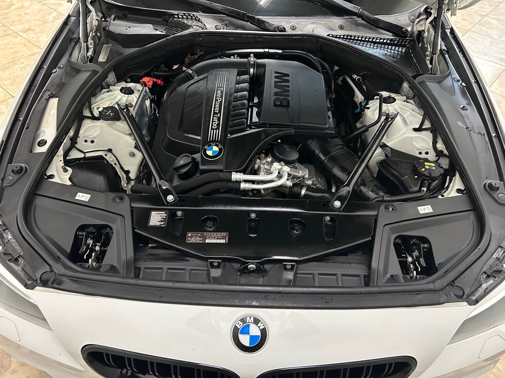 2015 BMW 5 Series Image 41