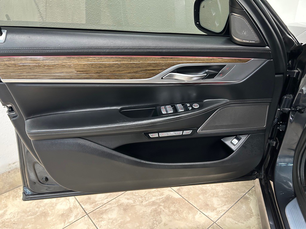 2016 BMW 7 Series Image 15