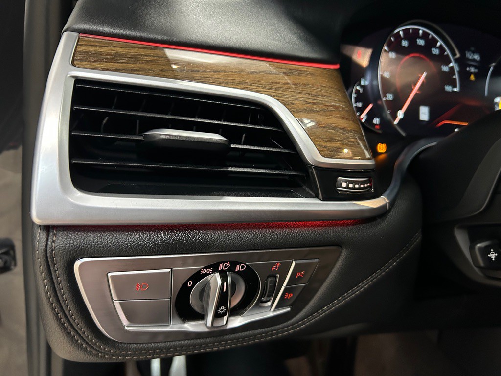 2016 BMW 7 Series Image 17
