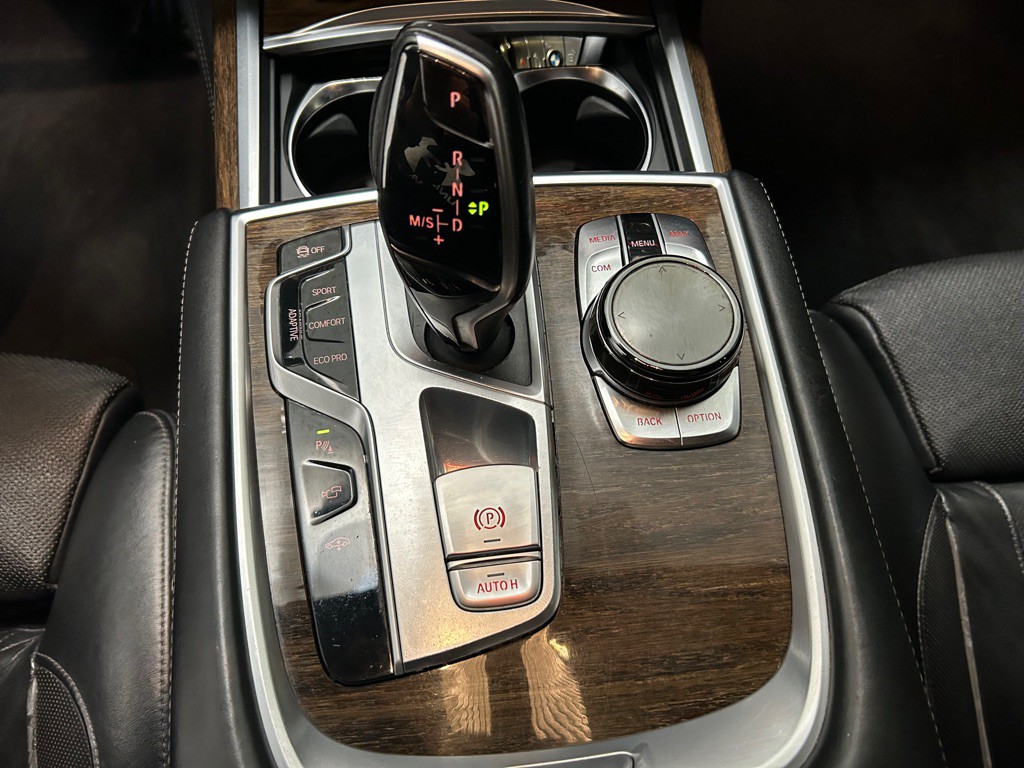 2016 BMW 7 Series Image 22