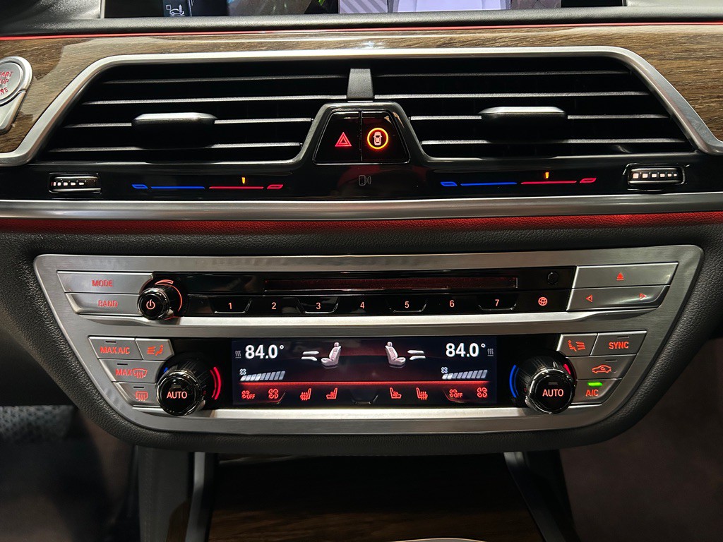 2016 BMW 7 Series Image 23