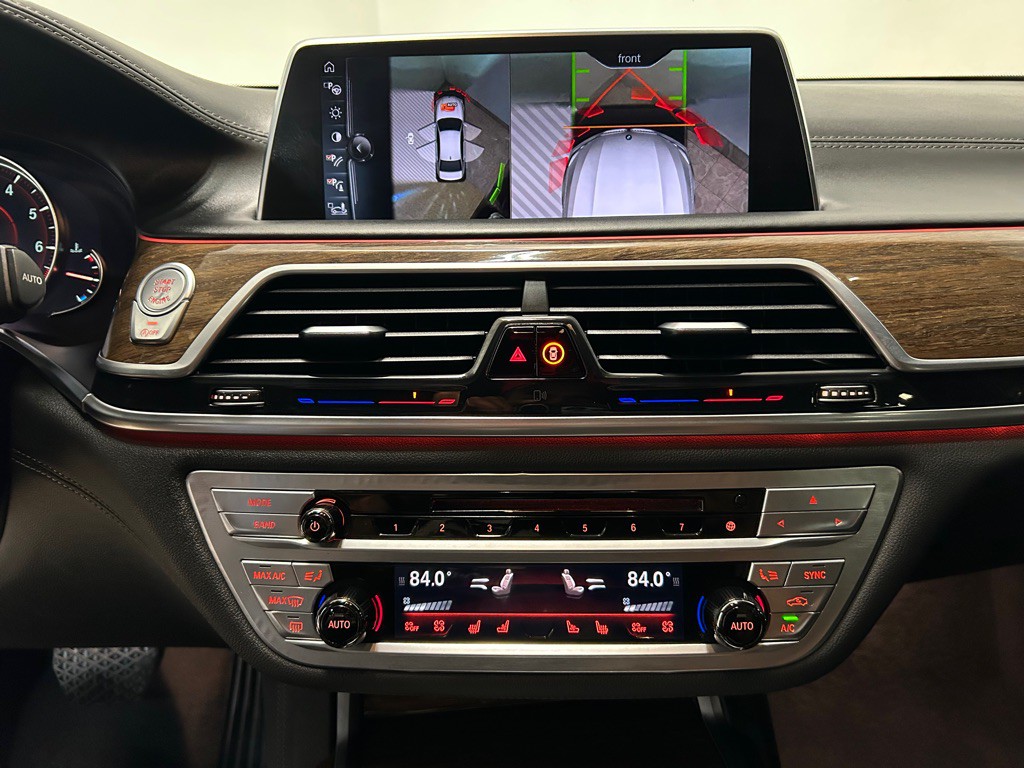 2016 BMW 7 Series Image 24