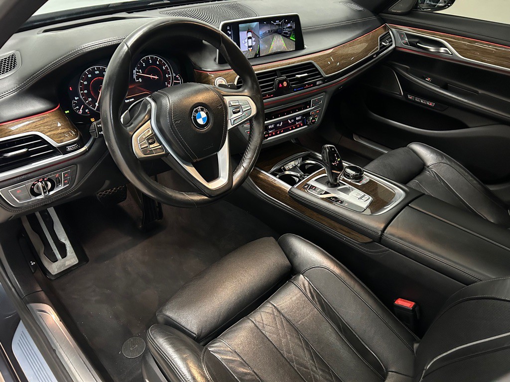 2016 BMW 7 Series Image 28