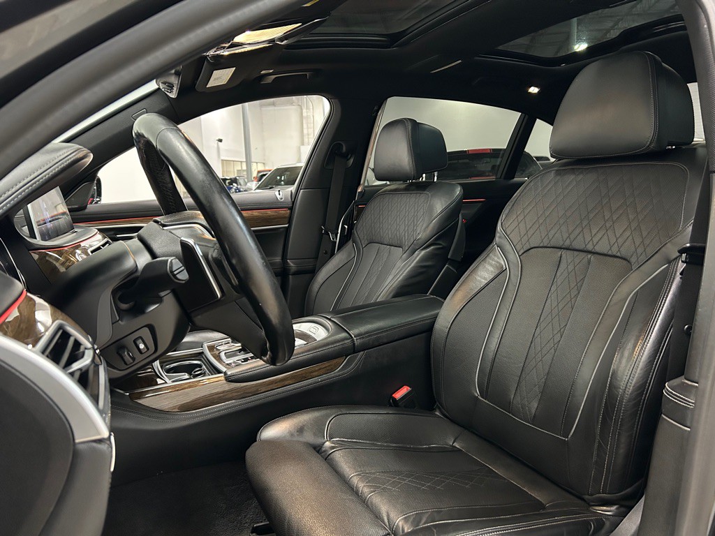 2016 BMW 7 Series Image 29