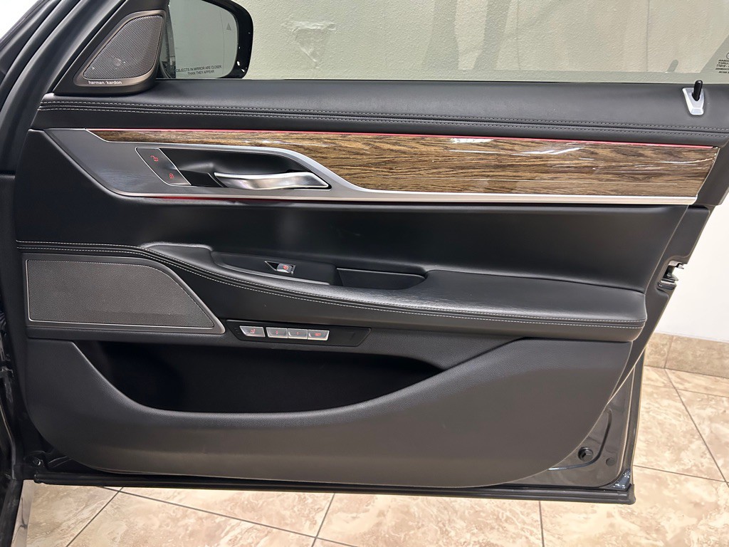 2016 BMW 7 Series Image 30