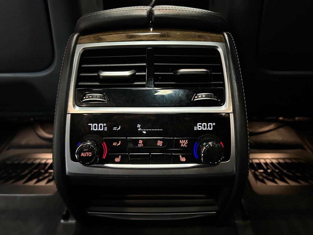 2016 BMW 7 Series Image 35