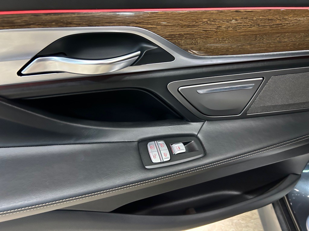 2016 BMW 7 Series Image 37