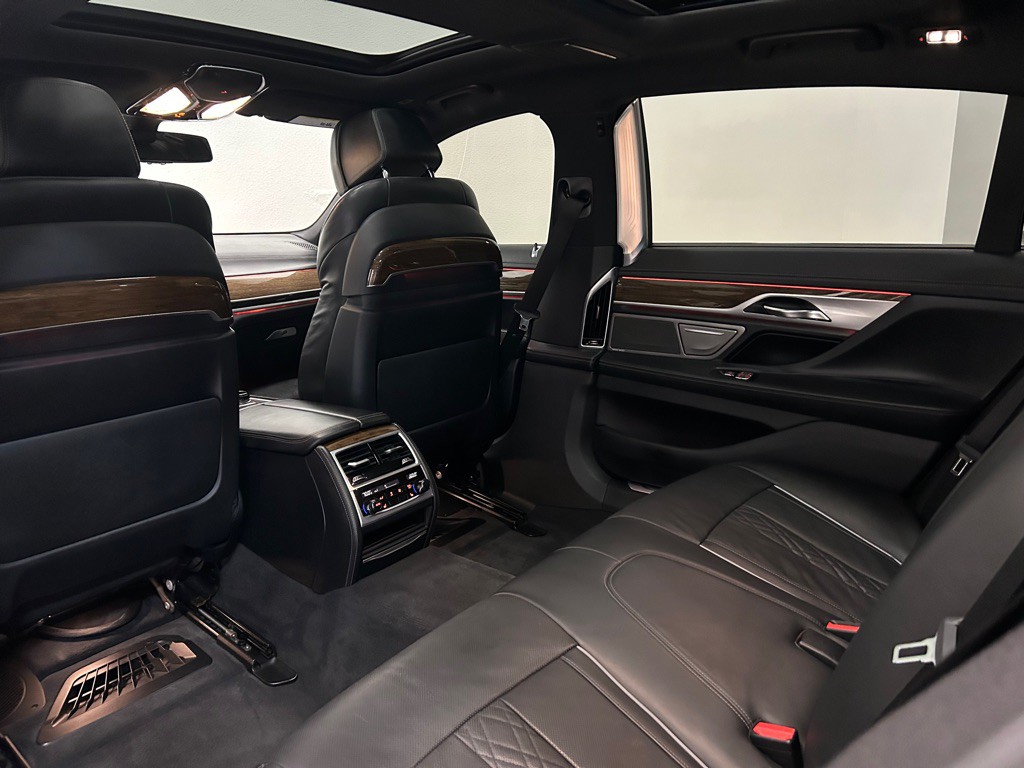 2016 BMW 7 Series Image 38