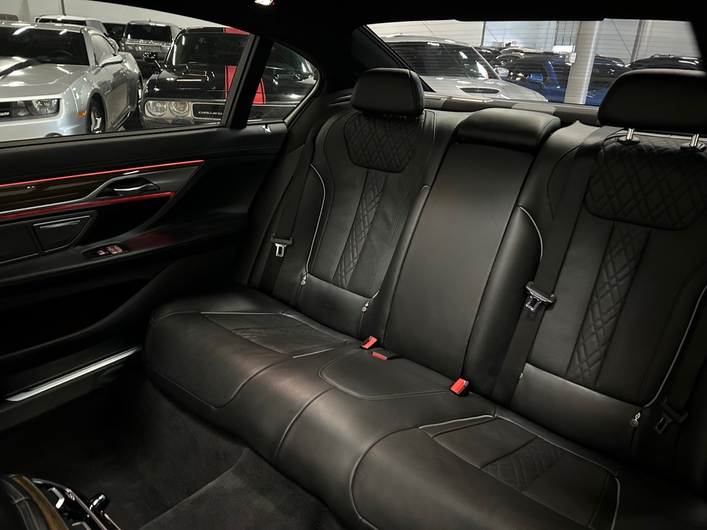 2016 BMW 7 Series Image 39