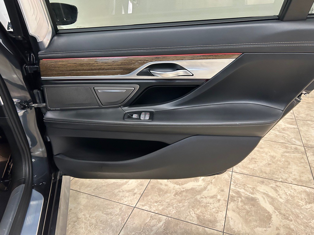 2016 BMW 7 Series Image 40