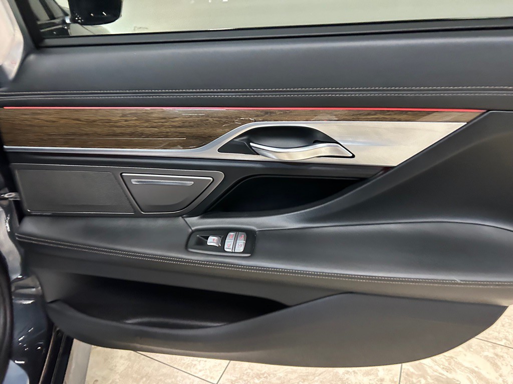 2016 BMW 7 Series Image 41
