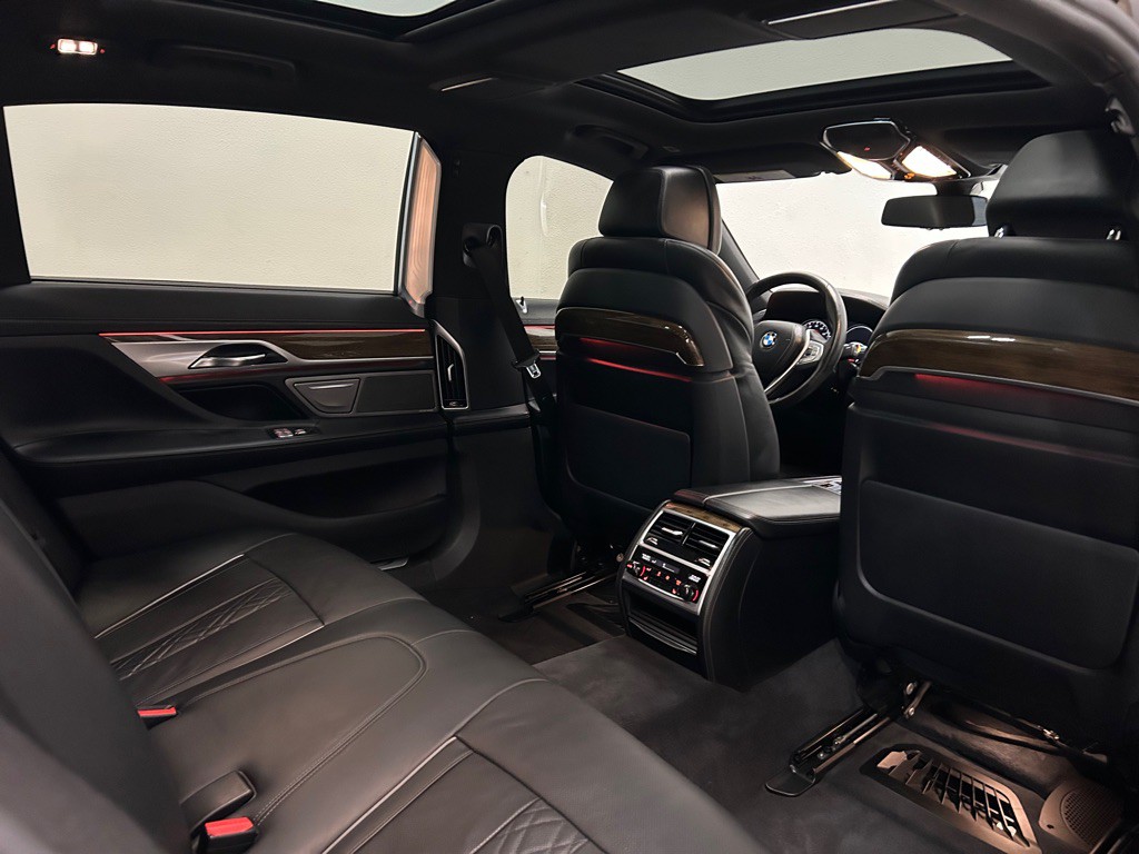 2016 BMW 7 Series Image 42