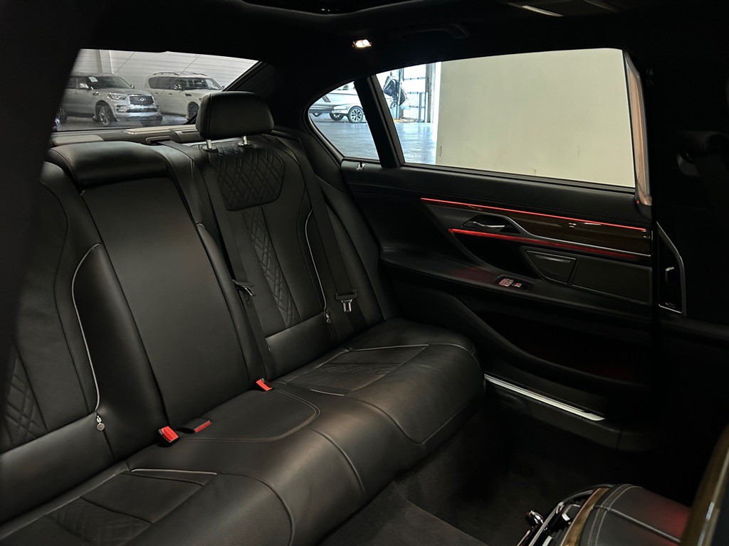 2016 BMW 7 Series Image 43