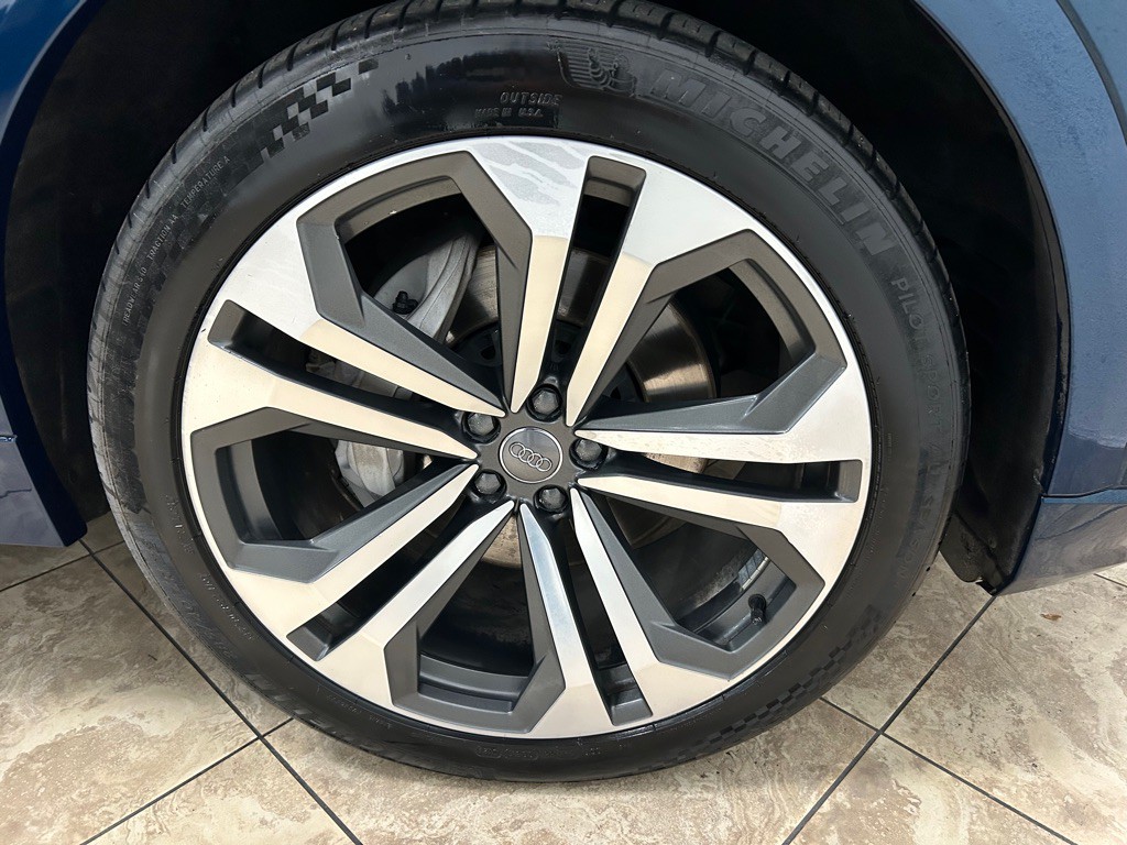 2019 Audi Q8 Image 9