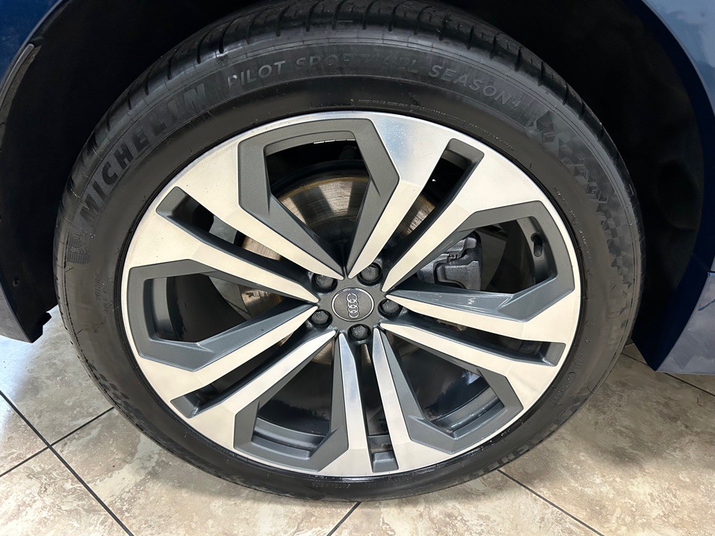 2019 Audi Q8 Image 10