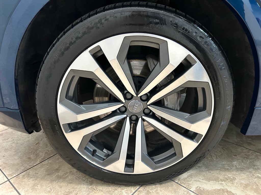 2019 Audi Q8 Image 12