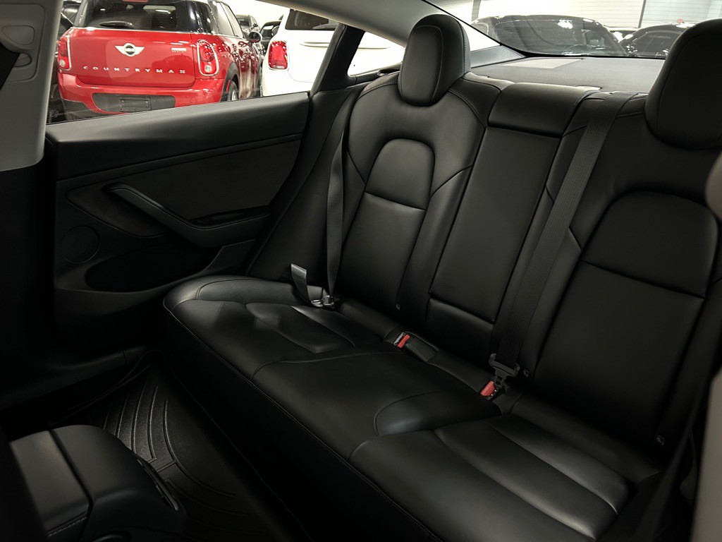 2021 Tesla Model 3 Image 31