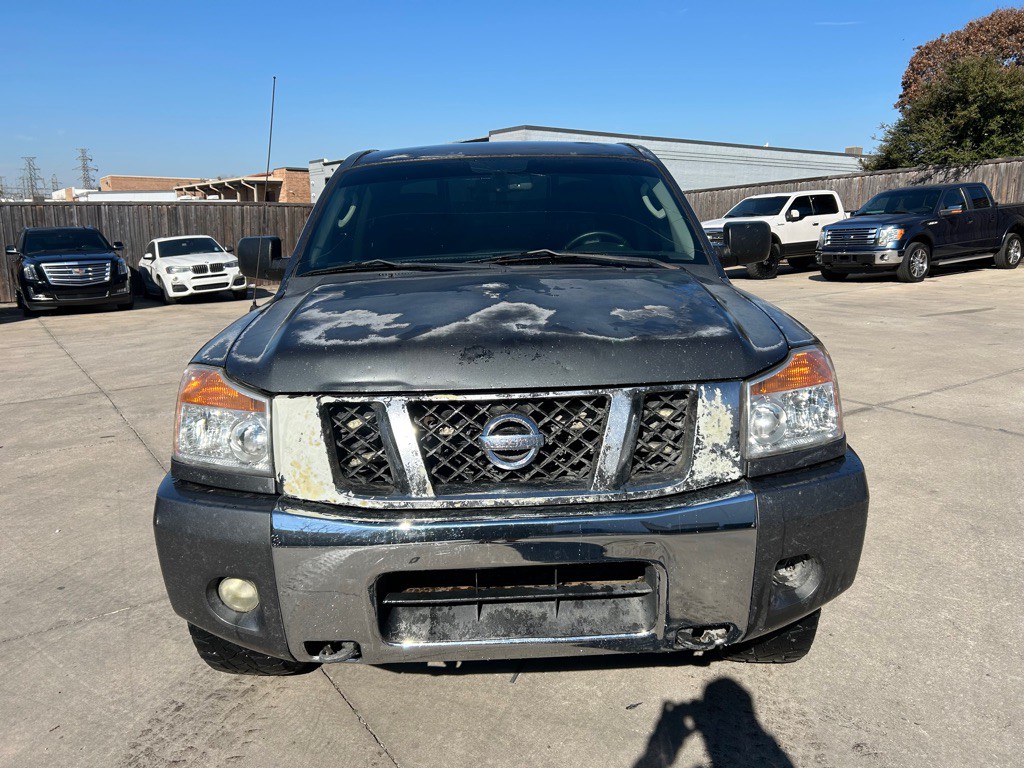 2010 Nissan Titan Image 2