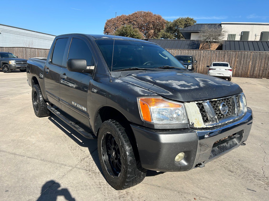 2010 Nissan Titan Image 3