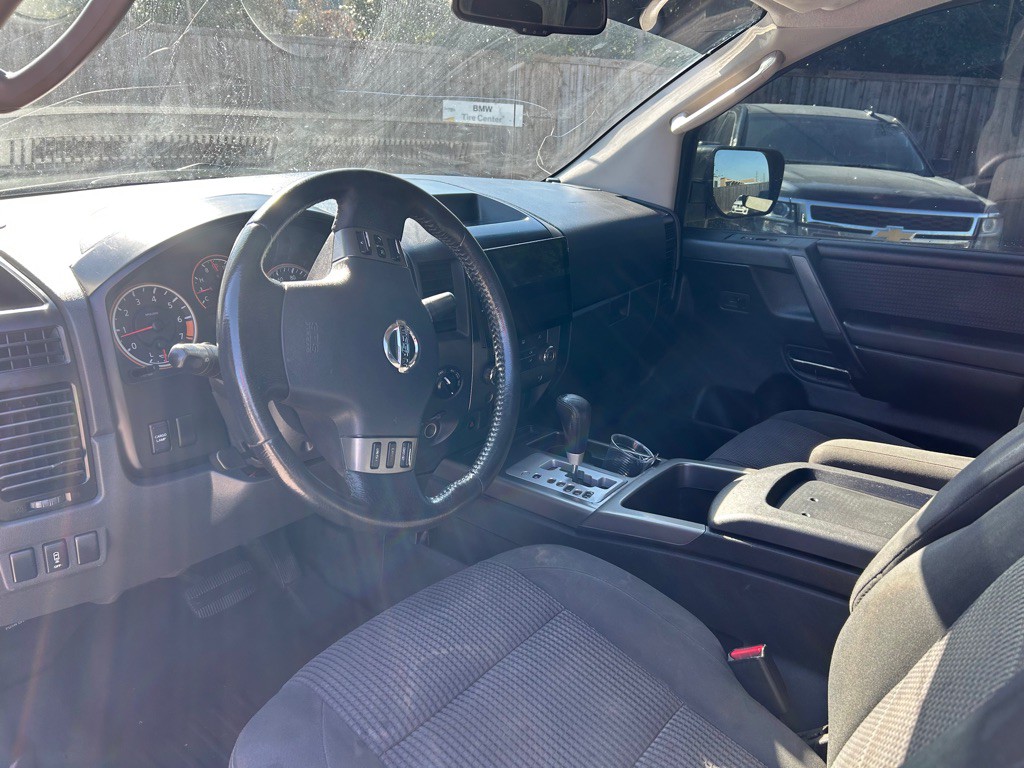 2010 Nissan Titan Image 4