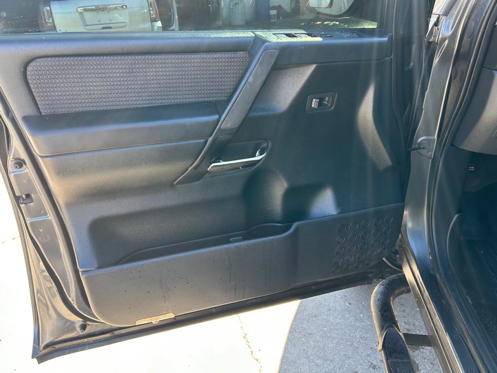 2010 Nissan Titan Image 5