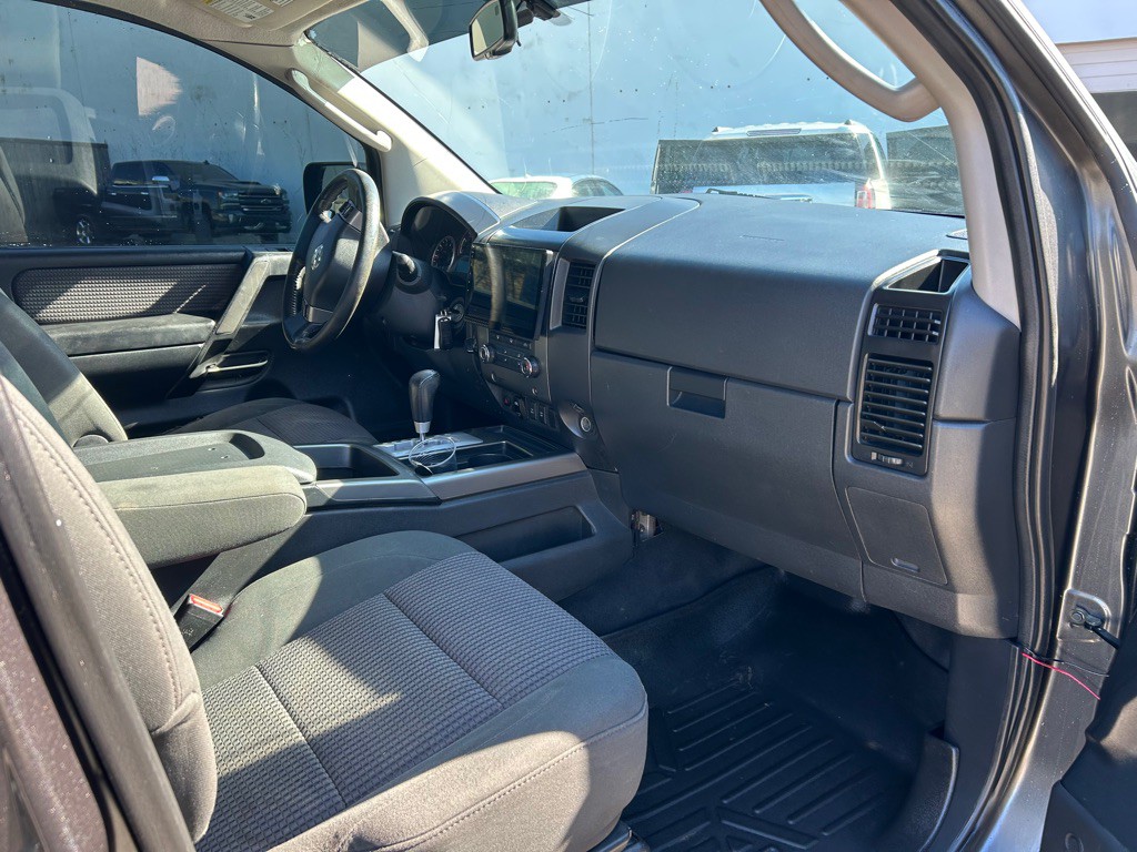 2010 Nissan Titan Image 7
