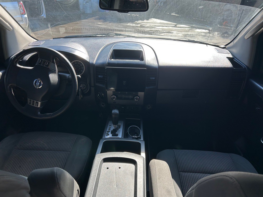2010 Nissan Titan Image 9