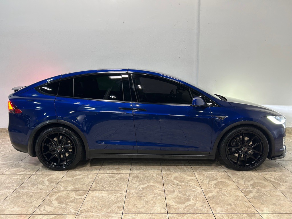 2016 Tesla Model X Image 6