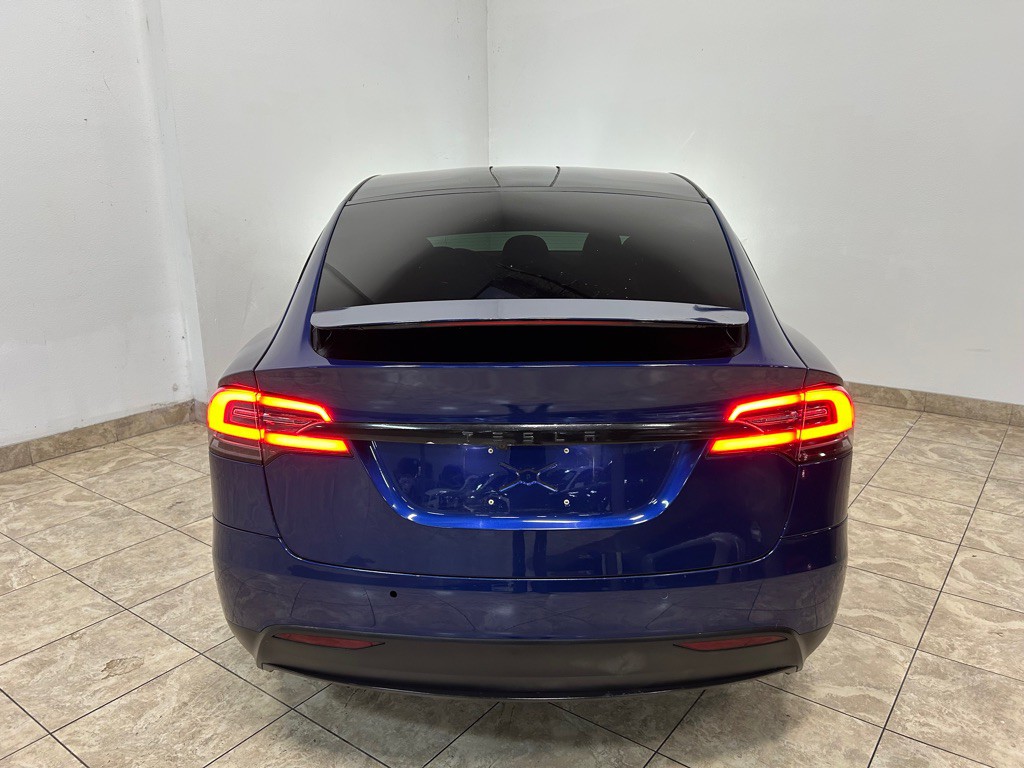 2016 Tesla Model X Image 8