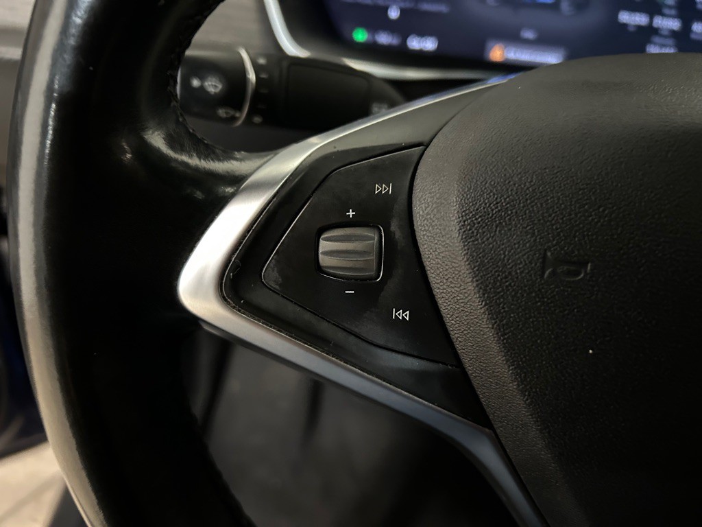 2016 Tesla Model X Image 17