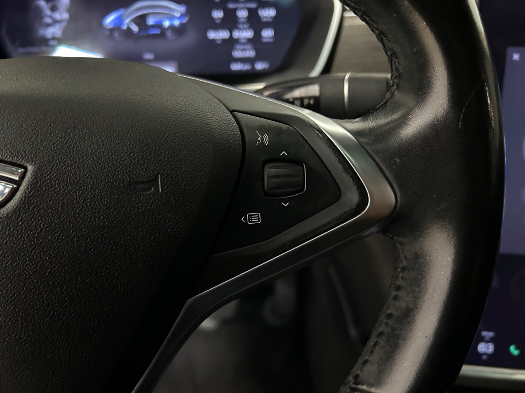 2016 Tesla Model X Image 18