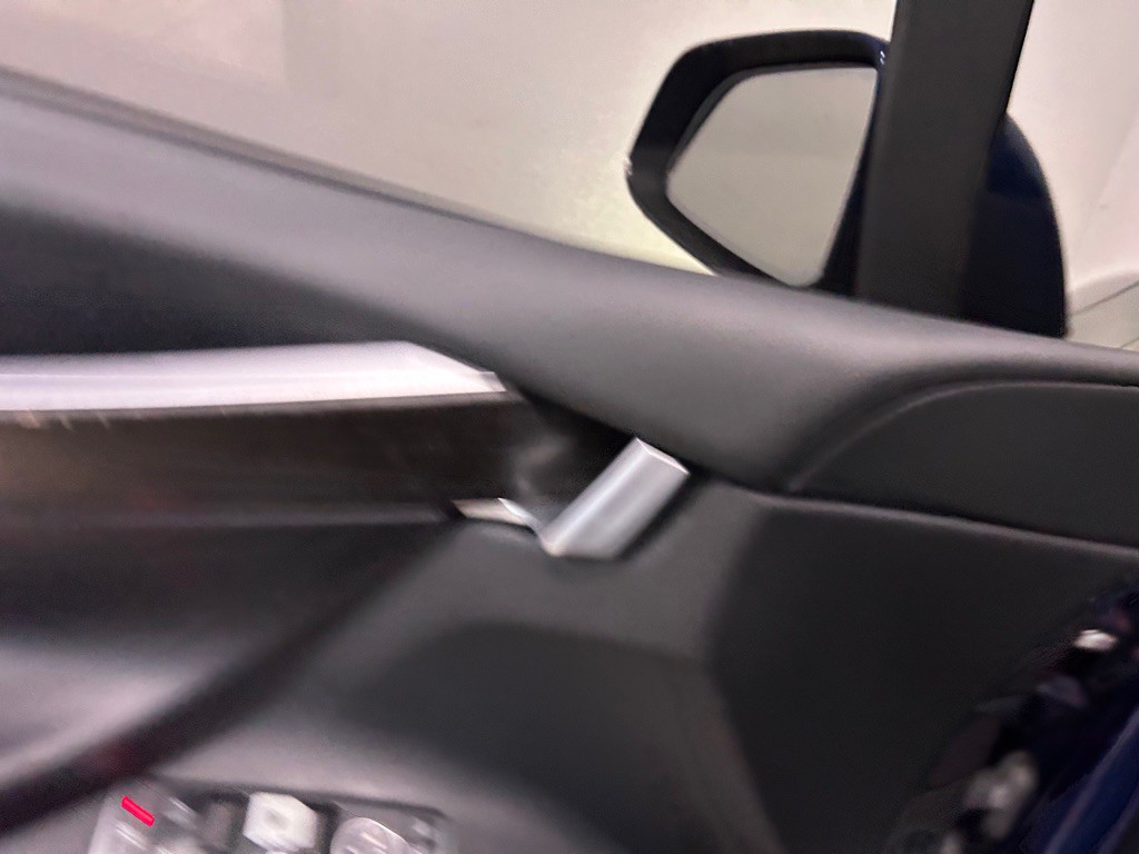 2016 Tesla Model X Image 21
