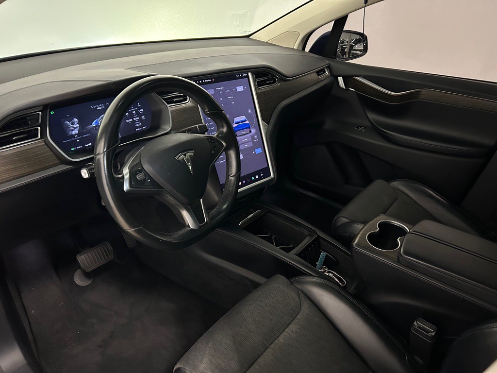2016 Tesla Model X Image 22