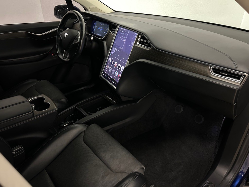 2016 Tesla Model X Image 26