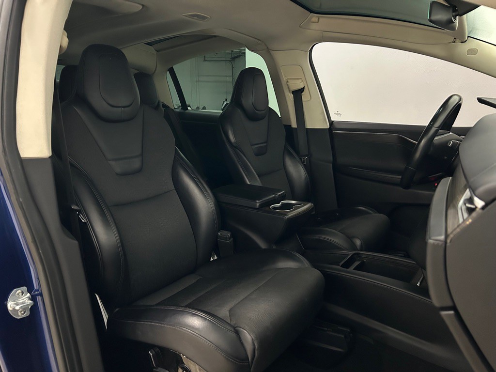 2016 Tesla Model X Image 27