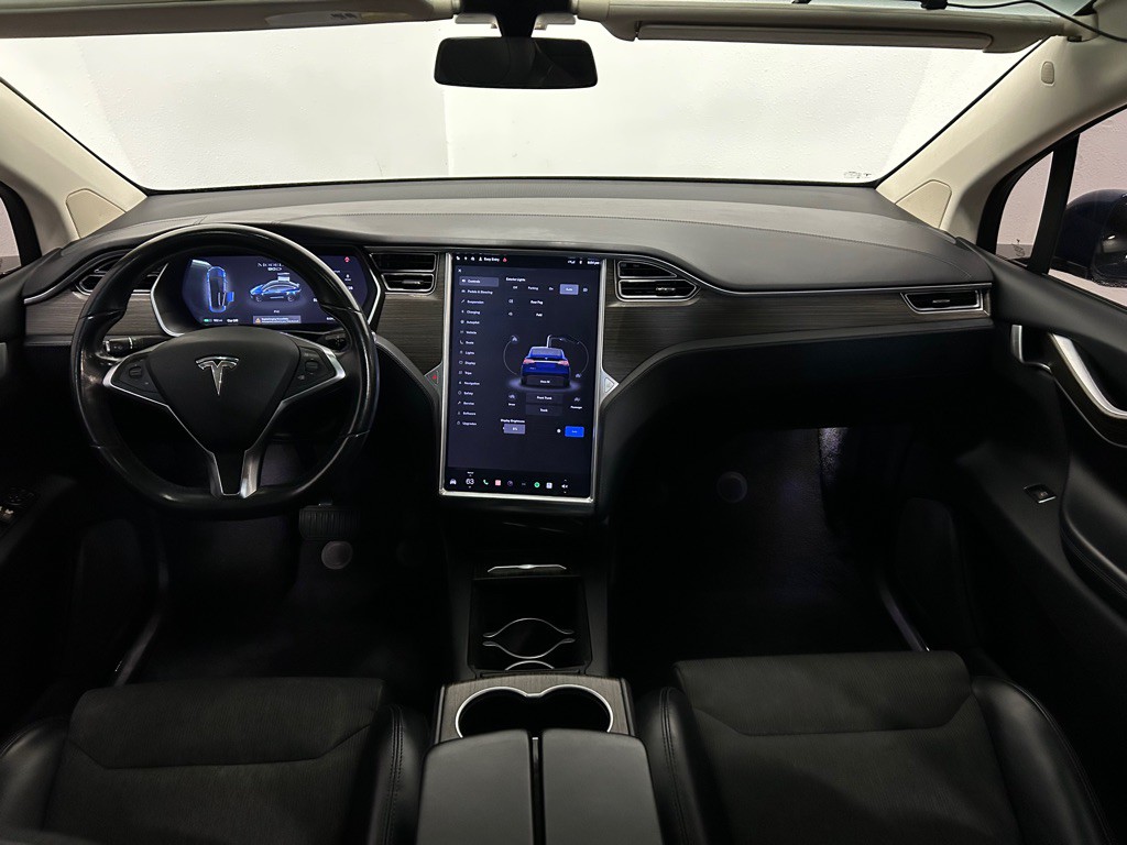 2016 Tesla Model X Image 28