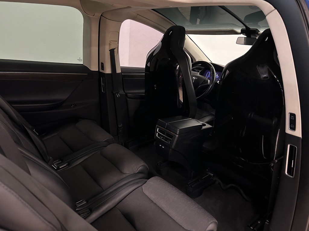 2016 Tesla Model X Image 29