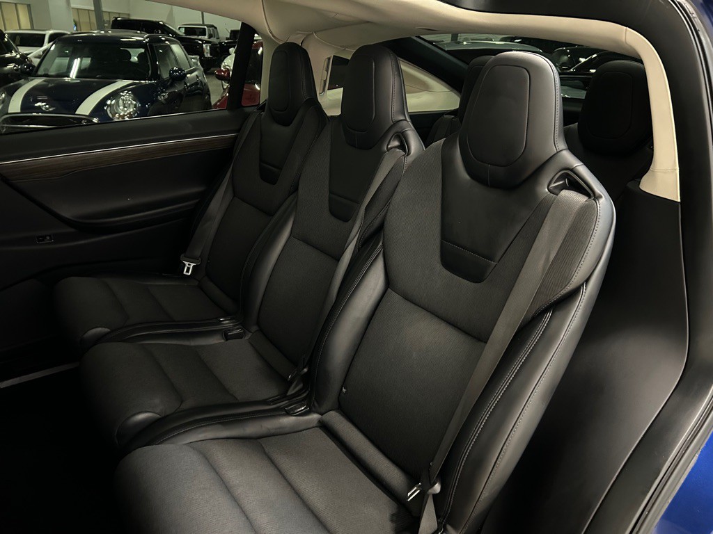 2016 Tesla Model X Image 31