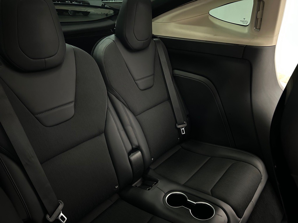 2016 Tesla Model X Image 33