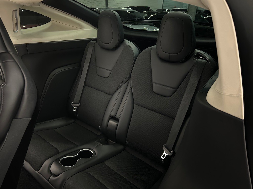 2016 Tesla Model X Image 35