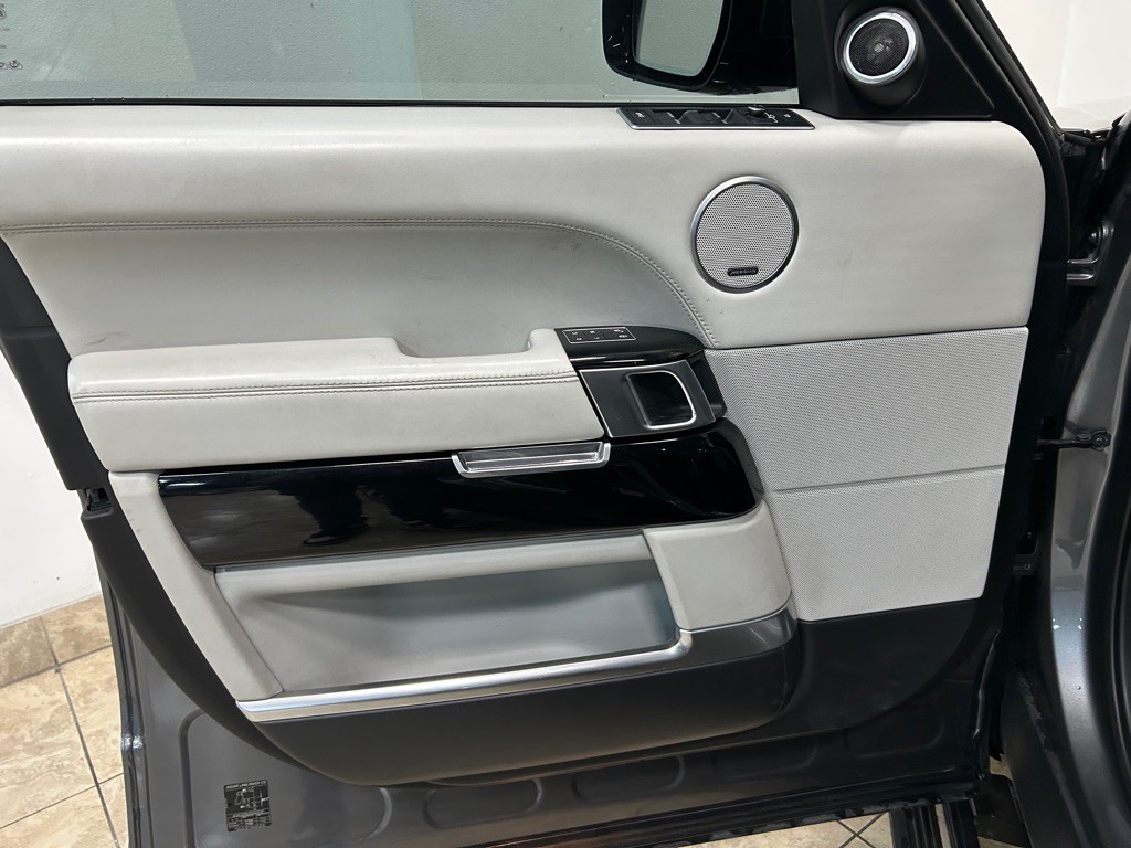 2016 Land Rover Range Rover Image 14