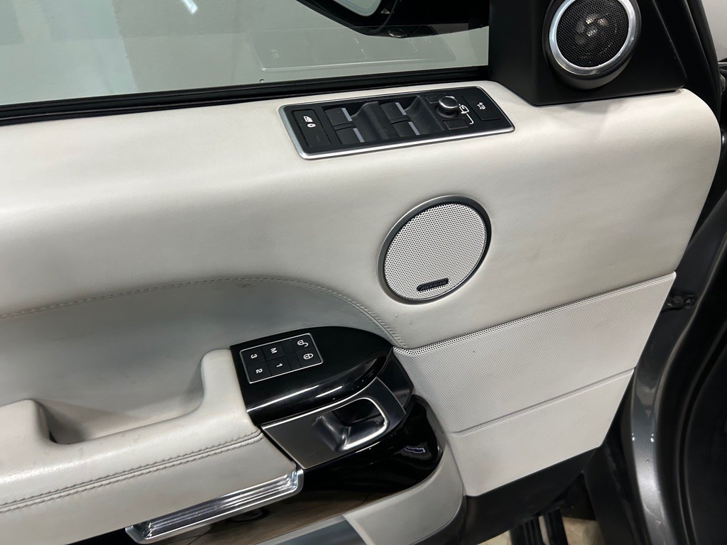 2016 Land Rover Range Rover Image 15