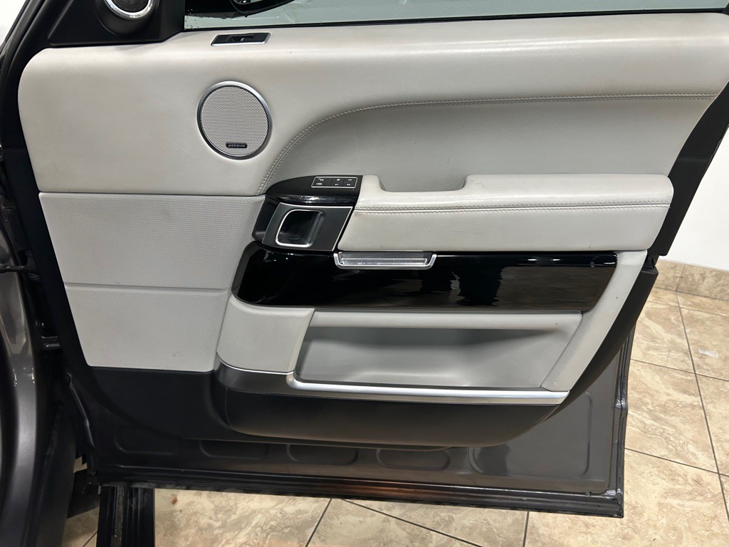 2016 Land Rover Range Rover Image 27