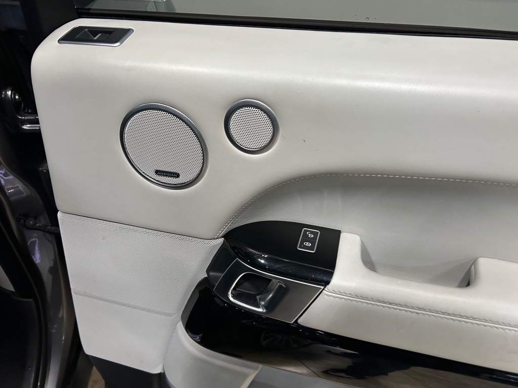 2016 Land Rover Range Rover Image 37