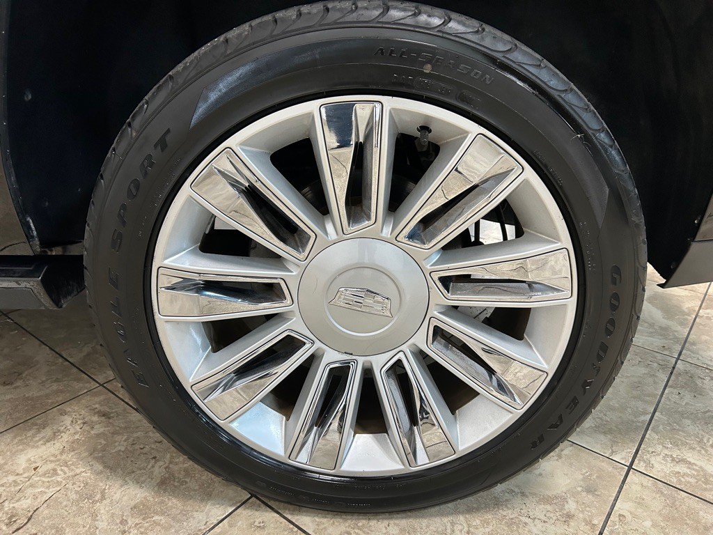 2015 Cadillac Escalade Image 12