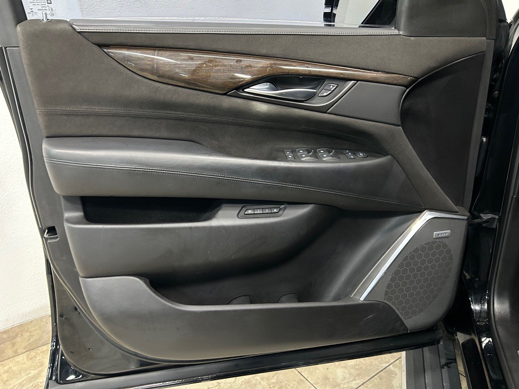 2015 Cadillac Escalade Image 15